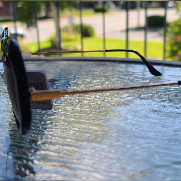 Sunglasses - Picture 3 of 4